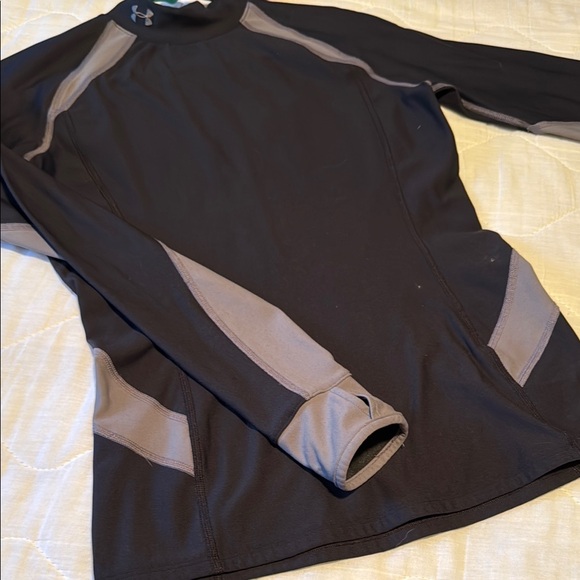 Under Armour Women's Black and Gray Rash Guard - Picture 5 of 8